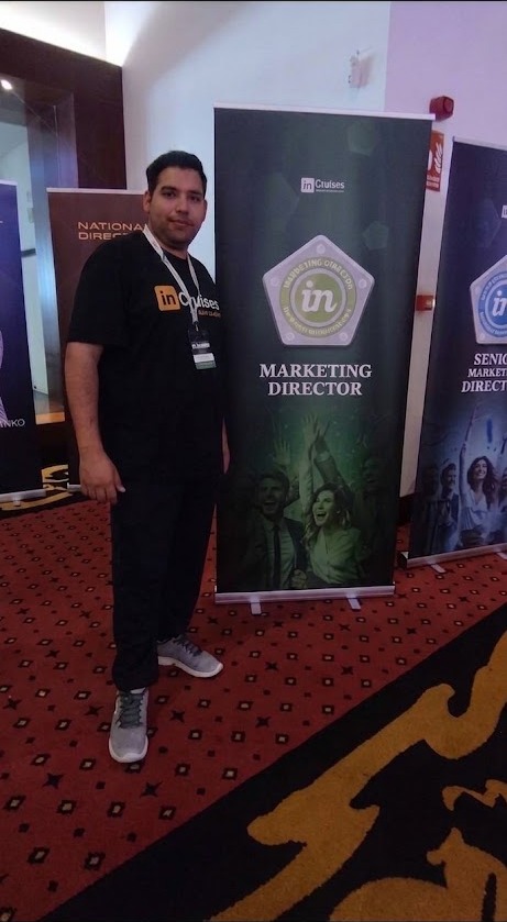 Alejandro, Marketing Director de InCruises, en un evento