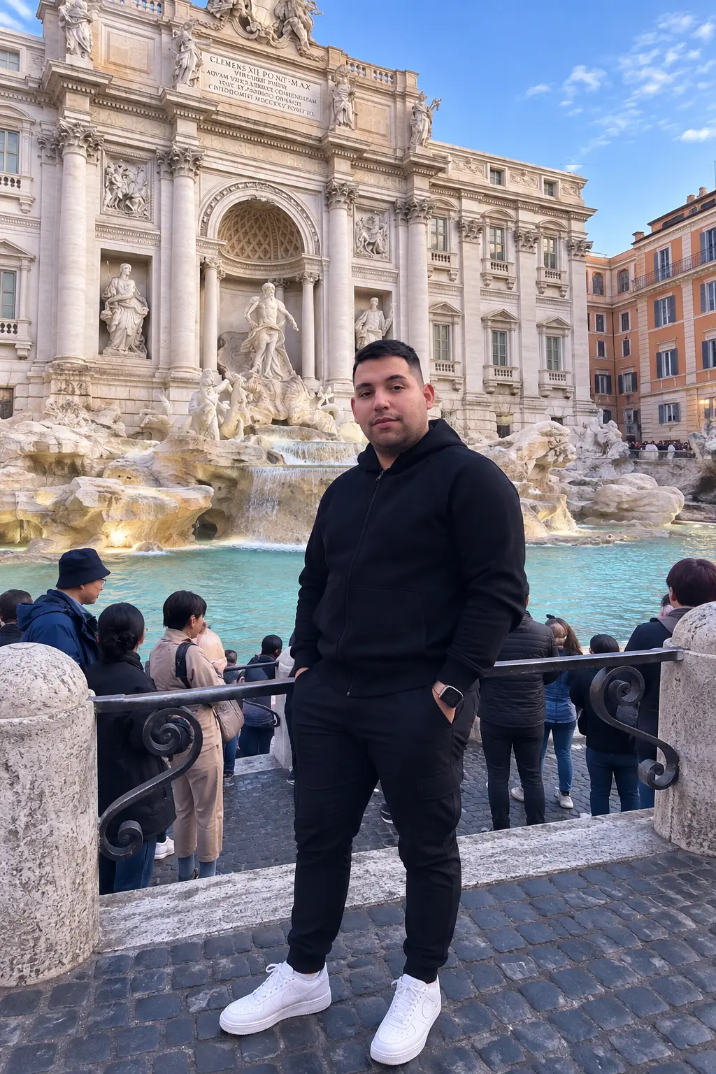 Alejandro en la Fontana di Trevi, Roma